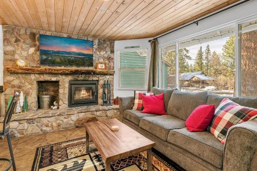 SLOPESIDE CHALET - Close to Lake and Slopes - Housity
