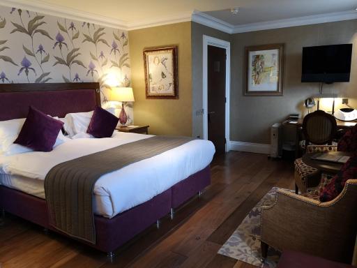 The Roseate Reading - Housity