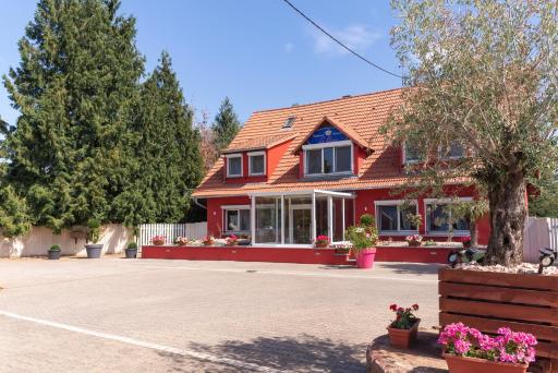 Hôtel Restaurant La Couronne - Housity