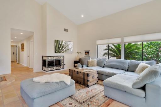 Fully Remodeled Modern Hacienda in La Quinta - Housity