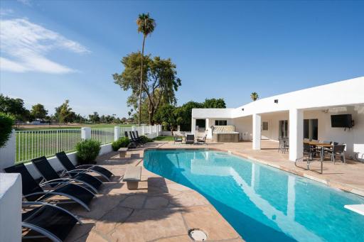 The Nineteenth Hole - Housity