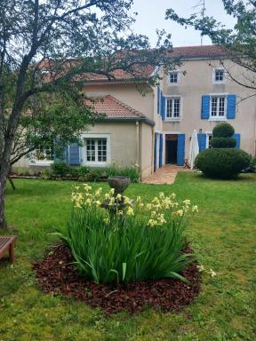 Les Volets Bleus - Housity