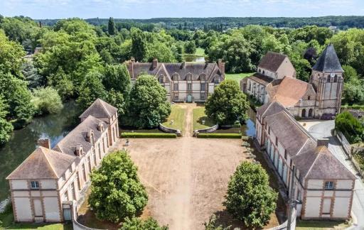 Château Studio with Chapel and Water Views - Housity