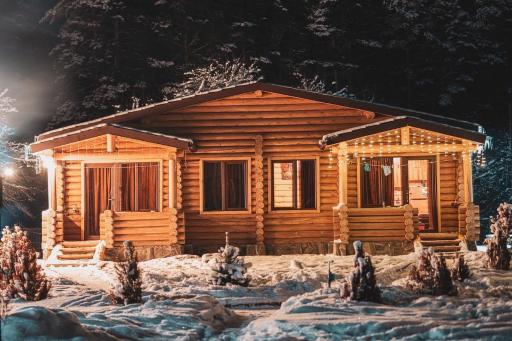 Kingswood Cabins - Housity