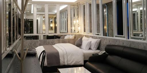 Astro Hotel - Housity