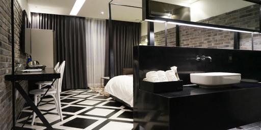 Astro Hotel - Housity