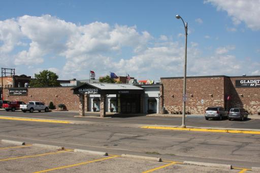 Gladstone Inn and Suites - Housity