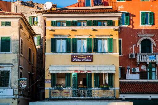 Residence PORTA ANTICA Centro Storico - Housity