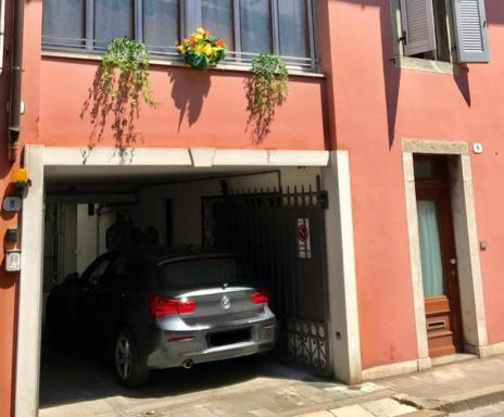 Che piacere! Udine in centro col posto auto - Housity