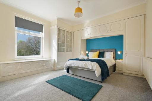 HILLTOP PLACE SUITES M1 J31 near PEAK DISTRICT - Housity