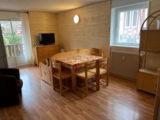 Charmant T2 au Centre de Brides-les-Bains avec Balcon, Parking et WIFI - FR-1-512-194 - Housity
