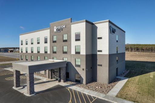 Riverstone Suites by Cobblestone Hotels - Chippewa Falls - Housity