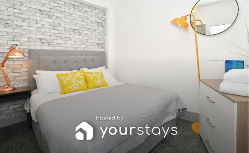 Mars House by YourStays - 3 Bedroom House in Stoke-on-Trent - Housity
