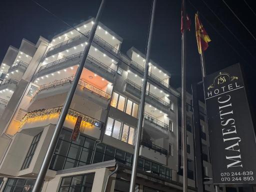 Hotel Majestic - Housity