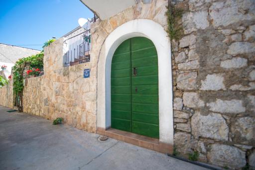 Hanna Cozy Old Stone House - Housity