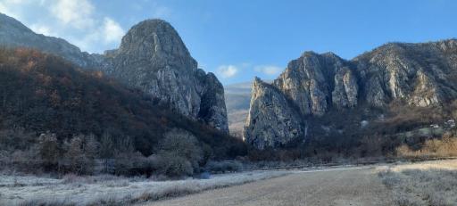 Golemi kamik Pirot Vlasi - Housity
