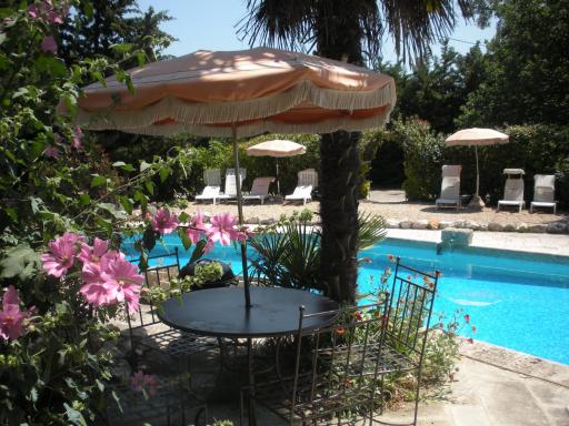 Gites Climatisés Piscine Chauffée La Balancelle - Housity