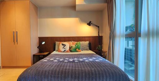 Pristine & Cozy Stay at Uptown Mall BGC across Mitsukoshi with FREE Parking - Housity