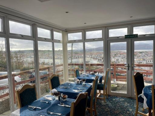 Headlands Hotel - Housity