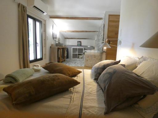 Chambre d'hôtes dans une ancienne bergerie - La Bergerie du Monde - Housity