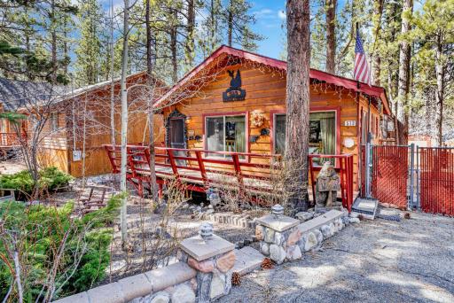 Cozy bear pines #2465 - Housity