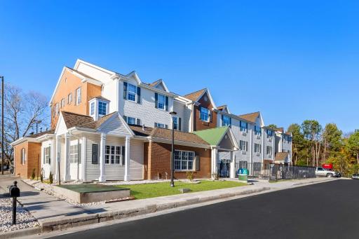 MainStay Suites Columbia Harbison - Housity