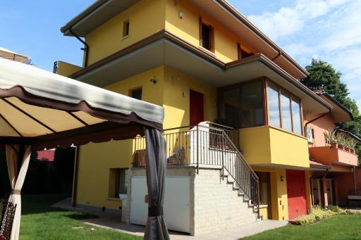 Oasi Brembate Bed and Breakfast - Housity