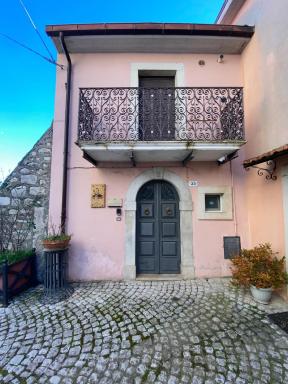 Don Pasquale Scontrone House - Housity