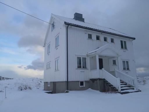 House with amazing view &amp; location in Tind - Housity