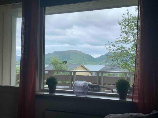 Leilighet med balkong og havutsikt på Napp. - Housity
