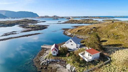 Panoramic seaview cabin for two persons by the sea - Housity