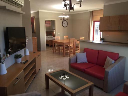 Cozy Apartment with Red Sea View - Housity