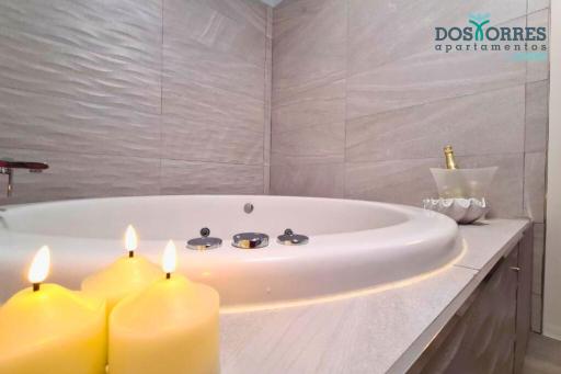 Dos Torres Bárbol - Jacuzzi en la Habitación y Garaje en el Centro - Housity