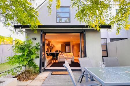 Hagley Apartment - Christchurch Holiday Homes - Hizvo