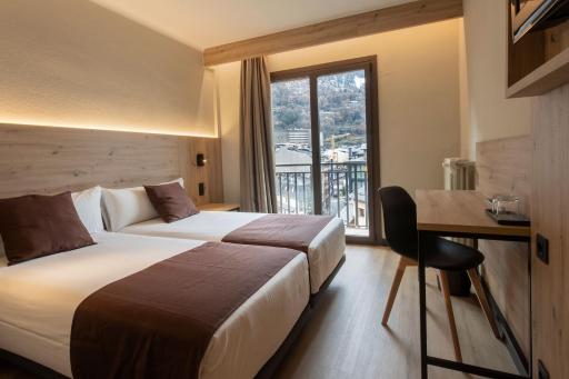 Travel Proud Hotel Comtes d'Urgell by Nexta - Housity