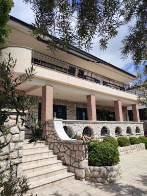 Biuk Apartments - Housity