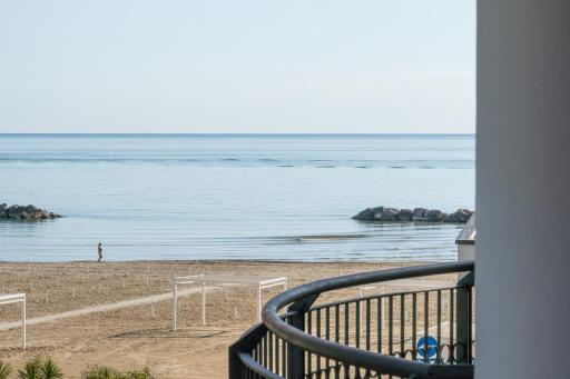 Altamira Residence - Housity