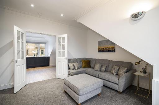 Cross Road Apartment - Housity