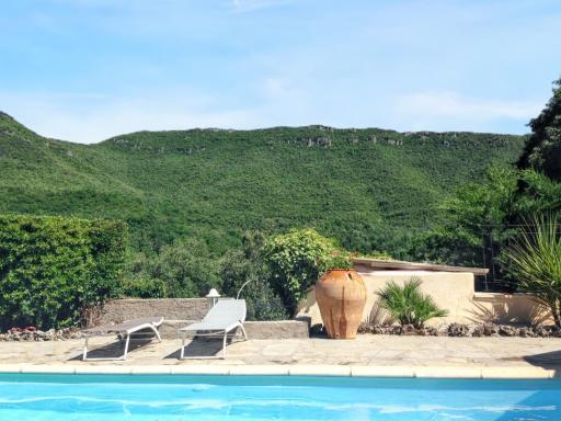 Maison charmante a Saint Julien de la Nef avec piscine partagee - Housity