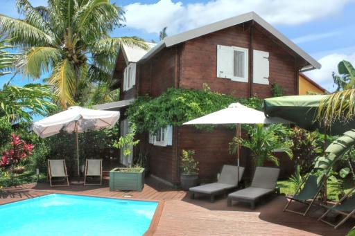 Chalet spacieux et convivial à Vincendo avec piscine et jacuzzi. - Housity