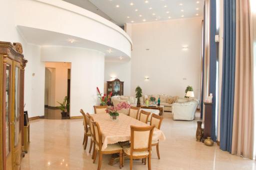 Villa 53 - Housity