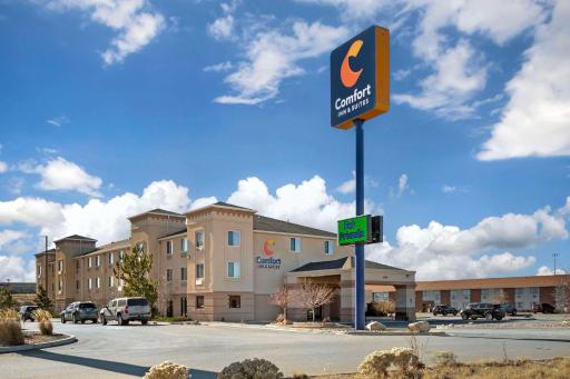 Comfort Inn & Suites - Housity