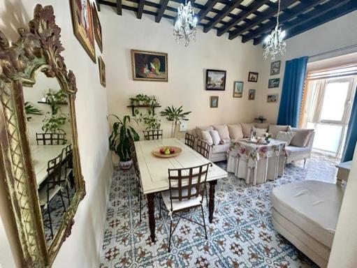 GATU Casa Lola Sólo familias o mayores de 25 años - Housity