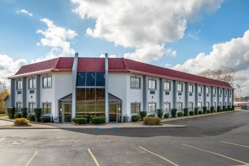 Red Roof Inn Greencastle South - Cloverdale - Housity