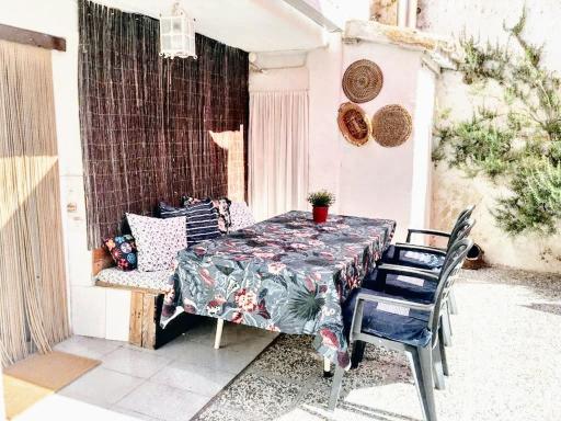 Charming House in El Poyo del Cid with Garden and Terrace - Housity