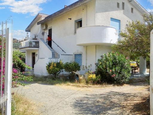 Spacious Apartment in Tortora Marina with 150 sqm Garden - Housity