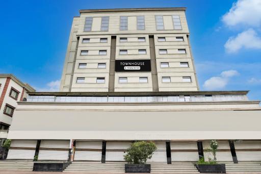 Super Townhouse Hotel The Maison - Housity