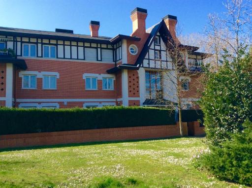Apartamento con Jardín - Housity