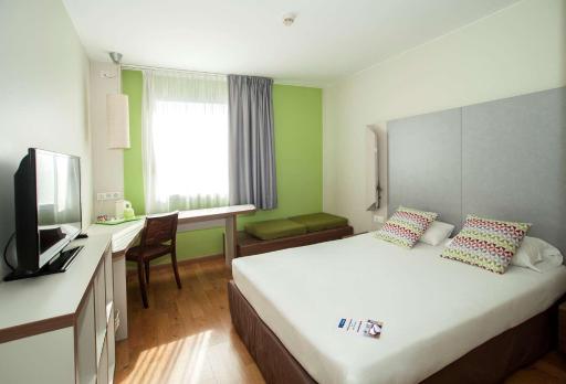 Travelodge BCN Cornella Fira - Housity
