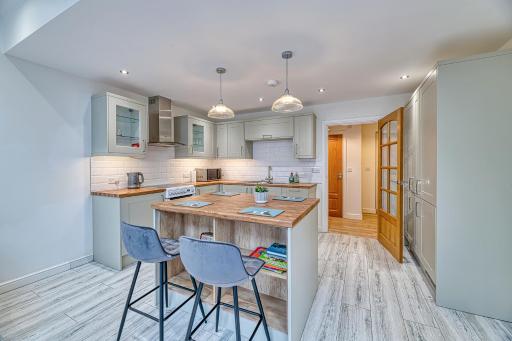 Spacious One Bedroom in Guilden Sutton by Guestz - Housity